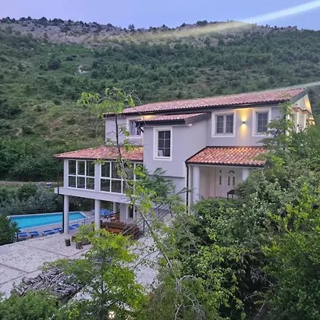דירה Qyteza שקודר